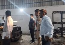 फरीदाबाद में CM फ्लाइंग की रेड, वर्कशॉप में 4 लग्जरी गाड़ियों पर चल रहा था बुलेटप्रूफिंग का काम; लाइसेंस की जांच Faridabad CM Flying Raid