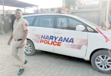 मोबाइल टावर पर फिर चढ़ा युवक शादी और तलाक की मांग पर मचा हाई-वोल्टेज ड्रामा