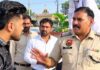 कैथल में सड़क पर रखा सामान हटाने पर दुकानदारों का विरोध, पुलिस और नगर परिषद ने की कार्रवाई Kaithal