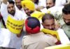 मोहाली में GMADA दफ्तर पर ED कार्रवाई के खिलाफ AAP का प्रदर्शन, पुडा भवन के बाहर धक्कामुक्की GMADA ED Raid