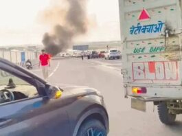 द्वारका एक्सप्रेसवे पर चलती कार में लगी भीषण आग, सवार लोगों ने समय रहते निकलकर बचाई जान; कुछ देर प्रभावित रहा ट्रैफिक Dwarka Expressway Car Fire