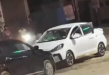 गुरुग्राम की मार्केट में रोड रेज, एक-दूसरे की कारों को बार-बार मारी टक्कर; युवक की ओर गाड़ी बढ़ाने का आरोप Gurugram Road Rage