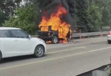 कुरुक्षेत्र में हाईवे पर 10 दिन पुरानी थार में लगी आग, 700 KM ही चली थी; इंजन वार्निंग के बाद बोनट से निकला धुआं Kurukshetra Thar Fire
