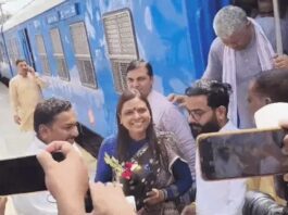 गोहाना से जींद तक हाइड्रोजन ट्रेन में सफर कर पहुंचीं भाजपा प्रदेशाध्यक्ष अर्चना गुप्ता, सुरक्षा पर जताया भरोसा Archana Gupta Hydrogen Train
