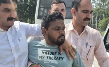 हिसार में कचरा कलेक्शन गाड़ी पर हमले के केस में यूनियन प्रधान सुरेंद्र गिरफ्तार, निगम कार्यालय में पुलिस कार्रवाई का कर्मचारियों ने किया विरोध Hisar Municipal Corporation