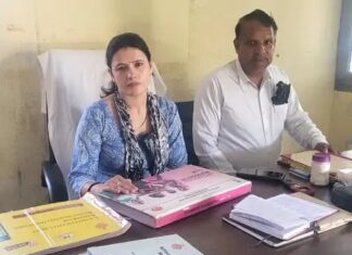 महेंद्रगढ़ में तबादला नीति के खिलाफ स्वास्थ्य कर्मचारियों का विरोध, 7 अक्टूबर से क्रमिक अनशन की चेतावनी Mahendragarh News