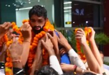 एशियाड में स्वर्ण जीतकर लौटे अमन सहरावत का एयरपोर्ट पर स्वागत, बिरोहड़ में समारोह की तैयारी Aman Sehrawat