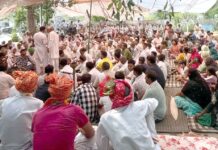 वकील से मारपीट मामले में ग्रामीणों का धरना जारी धरने को मिला किसान नेत्री सुदेश कंडेला का समर्थन Safidon News