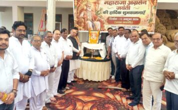 नई अनाज मंडी में धूमधाम से मनाया महाराजा अग्रसेन जन्मोत्सव अग्रबंधुओं ने प्रतिमा पर माल्यार्पण कर किया नमन विशाल भंडारे में सैकड़ों लोगों ने ग्रहण किया प्रसाद Safidon News