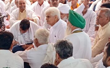 हाट गांव में अधिवक्ता से कथित मारपीट का मामला आरोपियों की गिरफ्तारी के लिए धरना जारी धरने पर पहुंचे इनैलो प्रदेशाध्यक्ष रामपाल माजरा Safidon News
