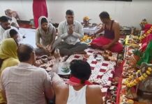 श्री शतचंडी महायज्ञ में गूंज रहे मां भगवती के जयकारे सिटी एसएचओ सतीश कुमार ने मुख्य यजमान के रूप में की पूजा-अर्चना Safidon News