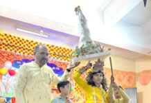 मनुष्य अहंकार का त्याग करके प्रभु का स्मरण करें: कैवल्यानंद सरस्वती गोवर्धन लीला और गोपीगीत के प्रसंगों ने मोहा श्रद्धालुओं का मन Safidon News