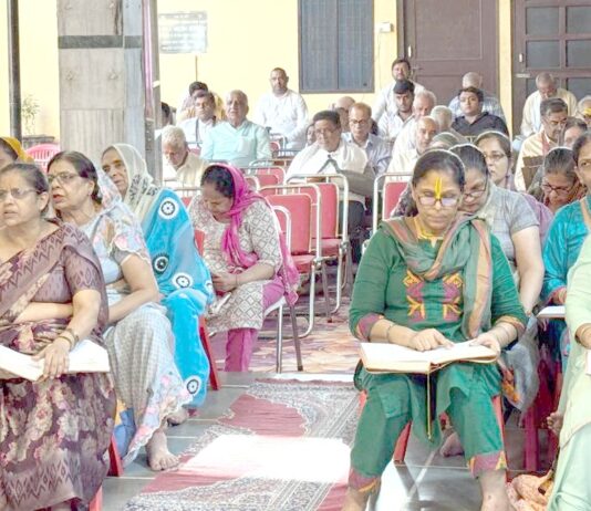मनुष्य श्रीराम के जीवन से प्रेरणा लेकर आगे बढ़े: मधुरेश दास महाराज श्रीराम के वनवास प्रसंग ने श्रद्धालुओं को किया भाव-विभोर Safidon News