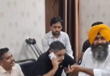 घरौंडा मंडी में धान पर कटौती को लेकर विवाद, किसानों ने लगाए मिलीभगत के आरोप; इंस्पेक्टर ने किया इनकार Gharaunda Mand