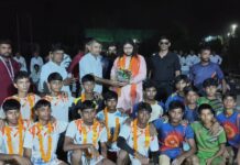 कबड्डी के मैदान में भिड़ीं 30 टीमें, लाडौत ने मारी बाजी आचार्य विकास कुमार ने खिलाड़ियों को किया सम्मानित; नशे से दूर रहकर खेलों से जुड़ने का दिया संदेश Safidon News