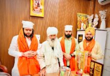 चार राज्यों में गुरु घर की सेवा का अलख जगा रहे संत बाबा अमरीक सिंह : आचार्य विकास कुमार ओम आयुर्वेदा पहुंचे संत बाबा अमरीक सिंह पटियाला वाले, आचार्य विकास व योगेश कुमार ने सरोपा भेंट कर किया स्वागत Safidon News