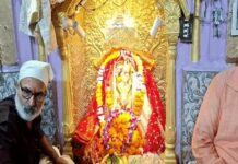 अंबाला में नवरात्र पर मंदिरों में उमड़े श्रद्धालु, कोलकाता के फूलों से सजा मां अंबिका का दरबार Ambala News