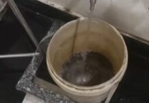 सिरसा के सुभाष बाजार में दूषित पेयजल की शिकायत, लोगों ने नालियों में बहाया सप्लाई का पानी Sirsa News