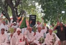 हाट गांव में वकील से कथित मारपीट पर धरना जारी, भूख हड़ताल दो दिन बढ़ाने का फैसला Jind News,
