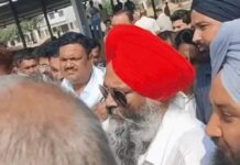 कृषि मंत्री के सामने फूटा किसानों का गुस्सा, बोले- खाद के लिए कतारों में खड़ा कर हमारा अपमान मत करो Haryana Farmers