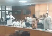 नगर निगम बैठक से पहले हंगामा, पार्षद अंजू सैनी ने कमिश्नर से माफी की मांग की Rohtak Municipal Corporation