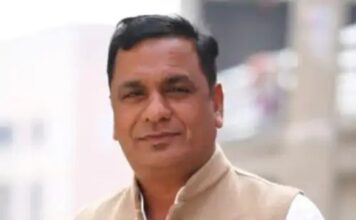 कांग्रेस नेता की मौत को लेकर बेटे का दावा, ब्रेन स्ट्रोक नहीं बल्कि फ्लैट की बालकनी से गिरने की बात कही Randeep Surjewala