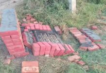 कालिख पोतकर तोड़ा सड़क का शिलान्यास पत्थर, 27 लाख के काम का उद्घाटन टला Karnal News
