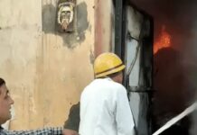 फैक्टरी में आग से मशीनें और बिल्डिंग जलीं, पड़ोसी के नए मकान में आई दरारें Fire Accident