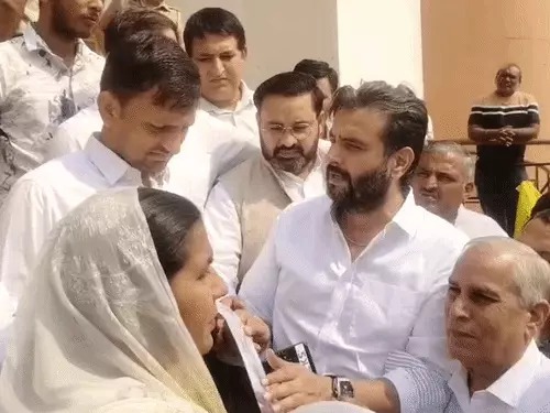 JJP का सरकार के खिलाफ प्रदर्शन, देवेंद्र कादियान बोले- 25 पैसे किलो बढ़ाकर किसानों से मजाक Farmers Protest