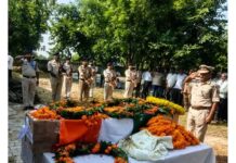 लाल वेदप्रकाश को नम आंखों से अंतिम विदाई, राजकीय सम्मान के साथ हुआ अंतिम संस्कार CRPF Head Constable Vedprakash
